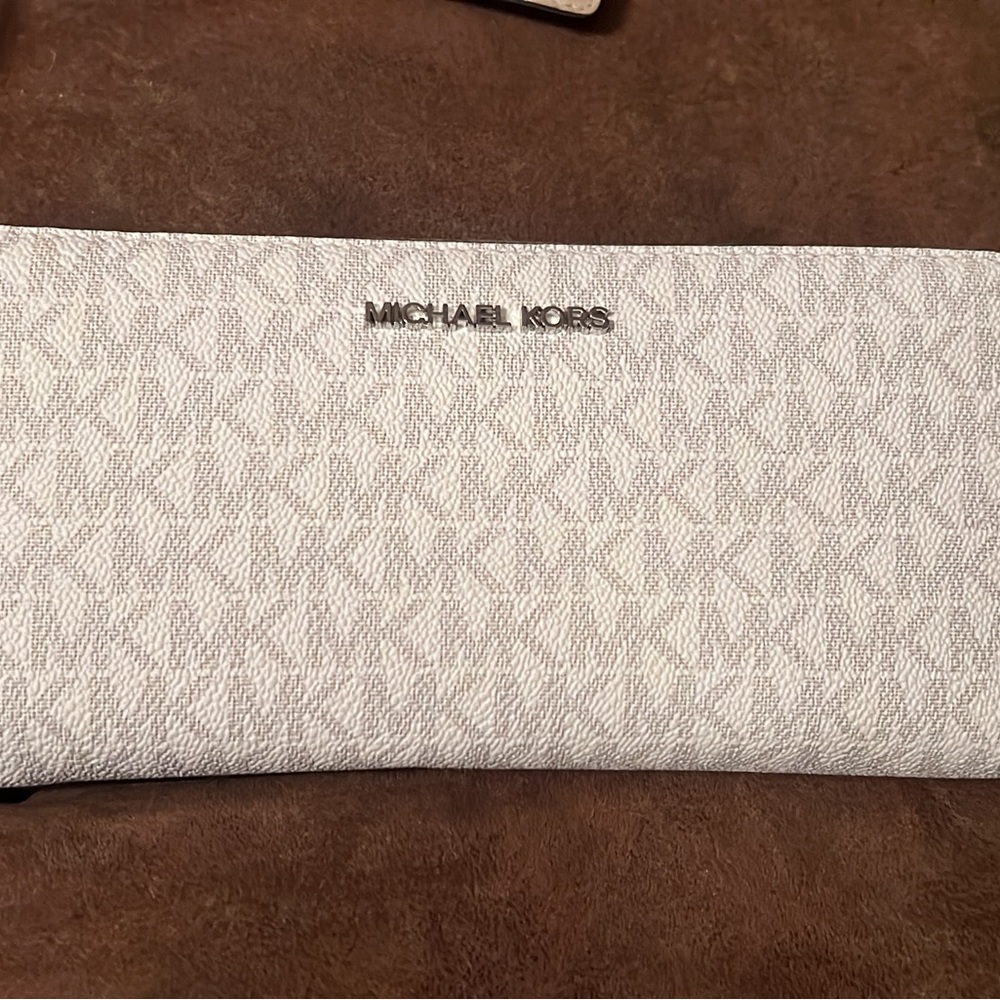 Mk jet set wallet